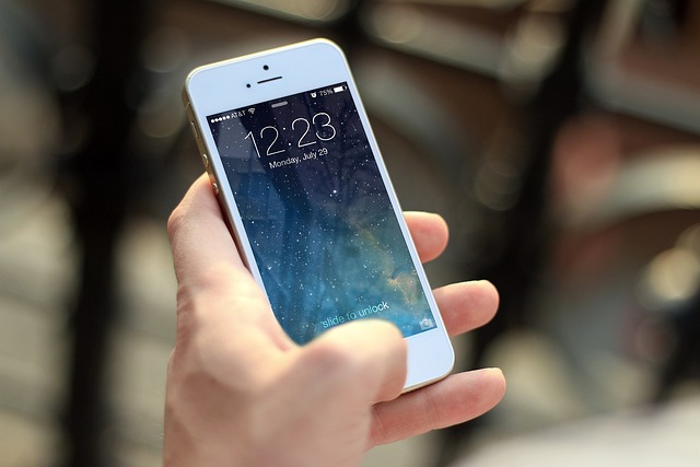 一瞬でもiPhoneを水に落としてしまったらどうなる?
